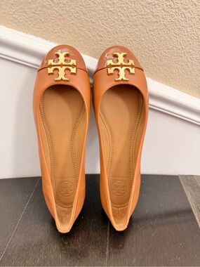 Tory Burch Leather Logo Ballet Flats in Cognac Brown with Gold Hardware - NWB